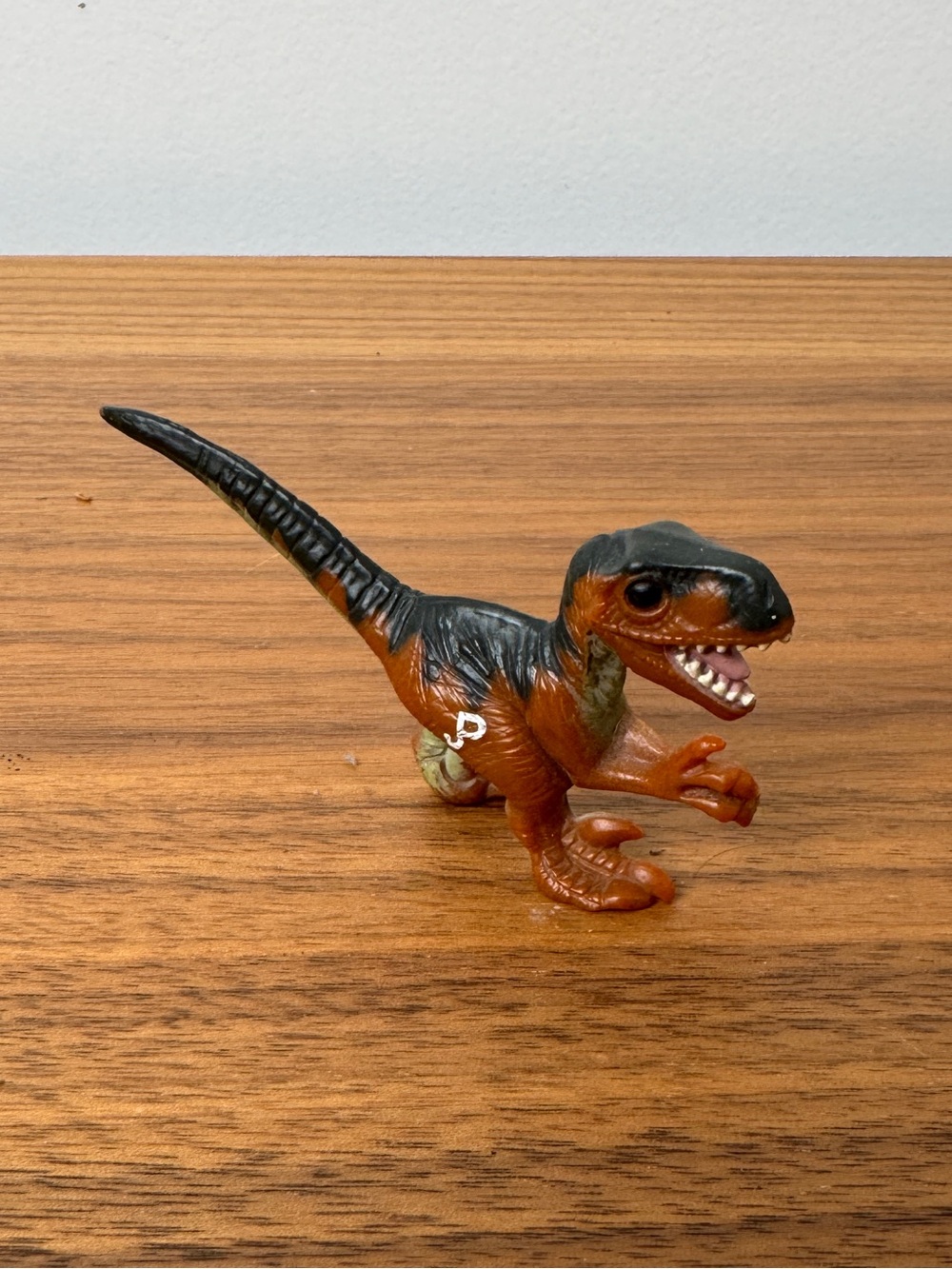 1993 Kenner Jurassic Park Series 2 Robert Muldoon baby Velociraptor Hatchling